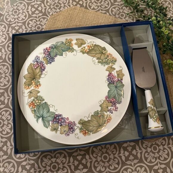 Royal Worcester England Vintage Vine Harvest‎ Cake Plate & Slicer Set NEW RARE - Picture 1 of 7